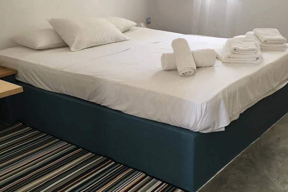 Inn 'Perseas' with Mountain View, Wi-Fi and Air Conditioning in Ramos, Cyclades