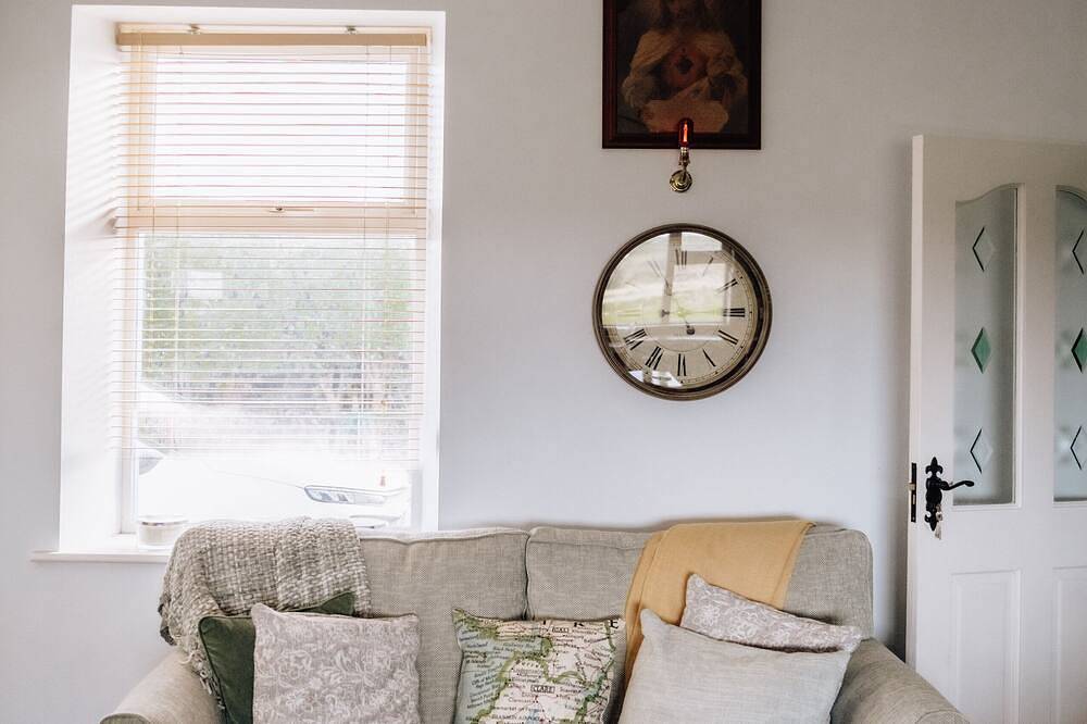 Charming Rural Irish Cottage near golf, beaches, castles and villages in County Clare