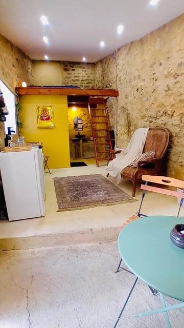 Gîte pour 2 personnes, avec terrasse à Tavernes