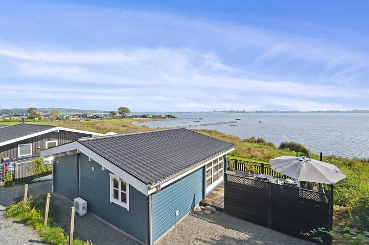 Ferieudlejning for 4 personer, med terrasse i Munkebo