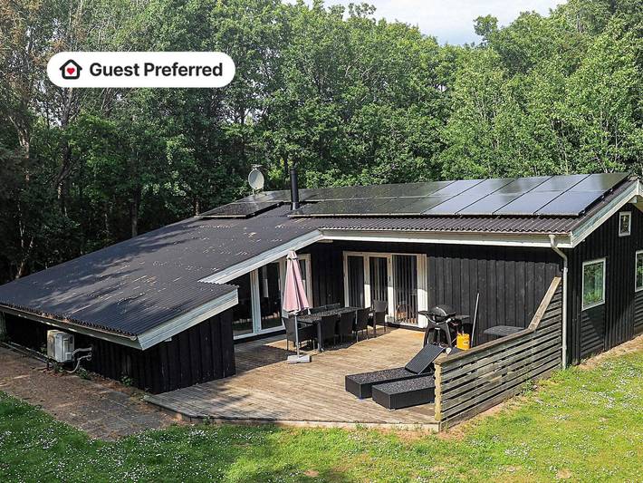 Ferieudlejning for 8 personer, med pool og terrasse, børnevenlig i Ålbæk