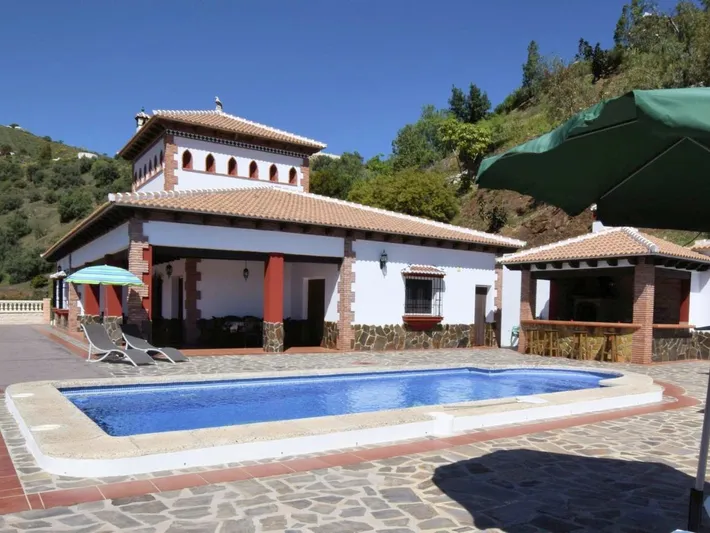 Chalet para 10 personas, con piscina y jardín además de jacuzzi y terraza - 1