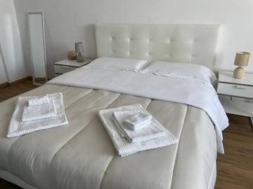 Chambre d’hôte pour 3 personnes, avec vue et balcon, animaux acceptés à Gênes