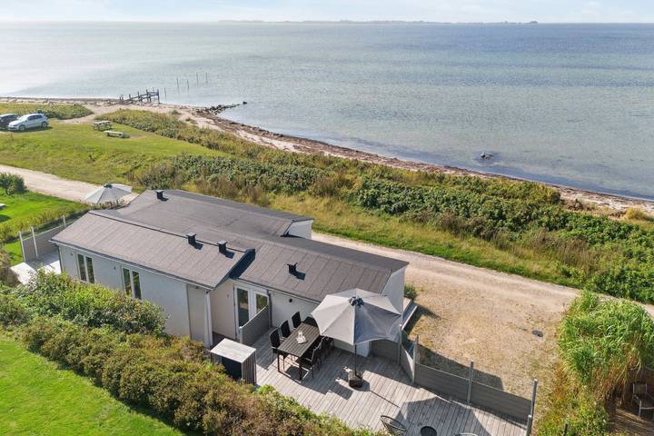 Ferieudlejning for 6 personer, med sauna og have samt terrasse, børnevenlig i Assens