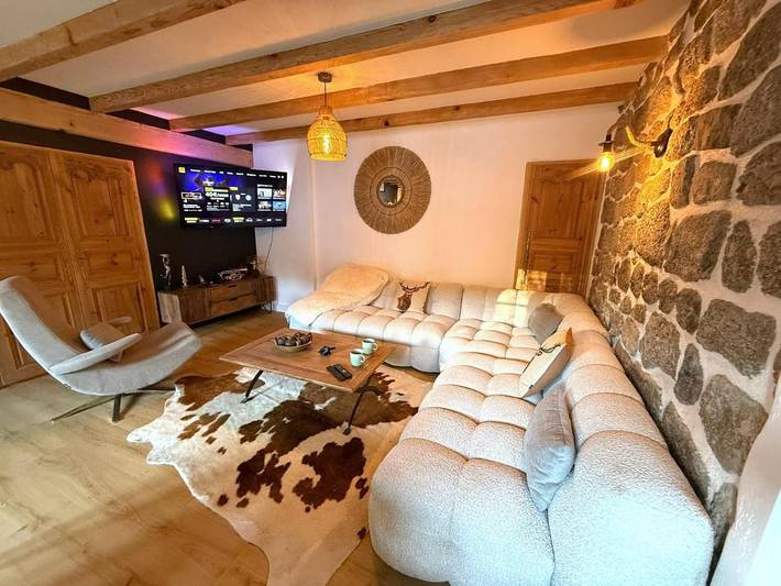 Location de vacances pour 8 personnes, avec terrasse et vue, animaux acceptés à Saint-Denis-en-Margeride - 2
