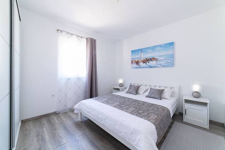 Villa Sun Garden - 4 star villa with heated swimming pool, 50m from the sea in Milna, Brac