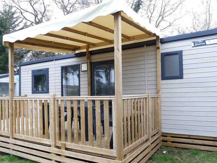 Camping Le Panoramic - Mobilheim 4 personen - Mobilheim Savanah 30M² mit halb überdachter Terrasse in Binic, Côte de Goëlo