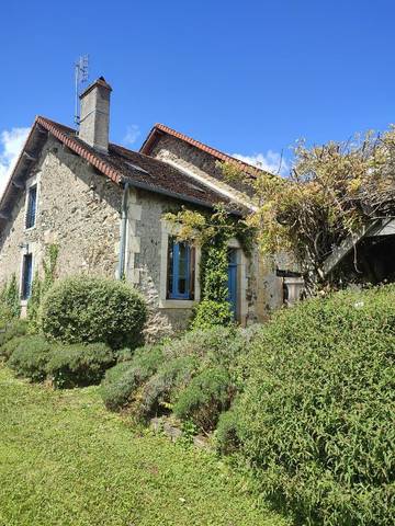 Gîte pour 8 personnes, avec jardin et vue à Savignac-Lédrier
