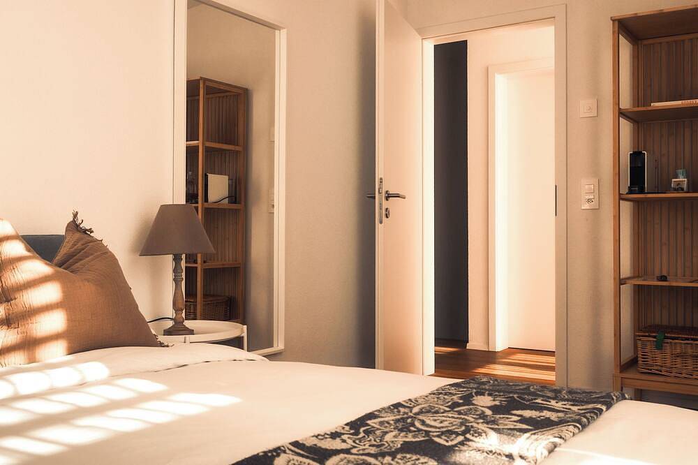 Lakeview Guesthouse with Two Bedrooms & Private Bathroom in Pays des Trois-Lacs