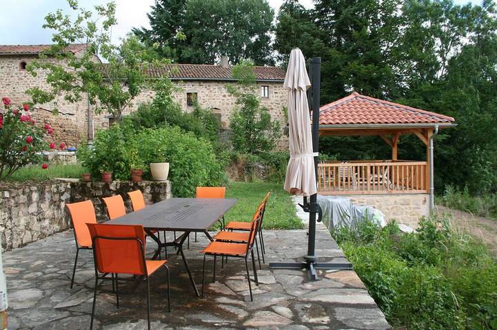 Location de vacances pour 10 personnes, avec jardin dans Région de Besse-et-Saint-Anastaise