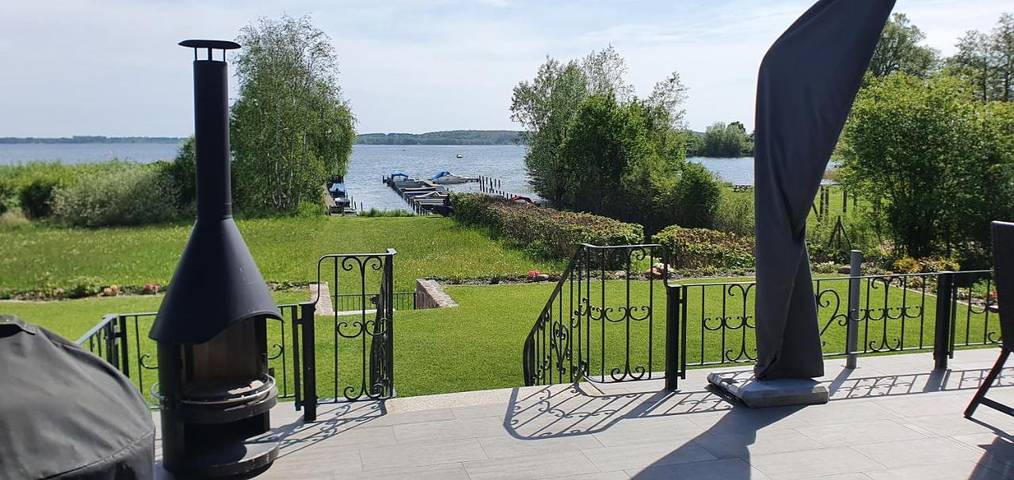 Ferienhaus für 4 Personen, mit Ausblick und Seeblick sowie Garten am Plauer See