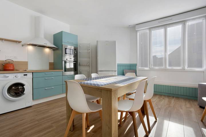 Ganze Wohnung, Helles Apartment nahe dem Meer mit WLAN in Saint-Guénolé, Penmarc'h