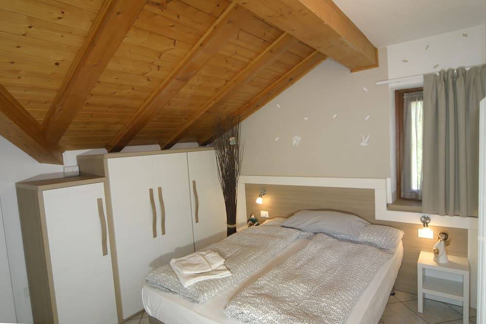 Ganze Wohnung, Third Floor Apartment With Large Balconies in Molveno, Brentagruppe