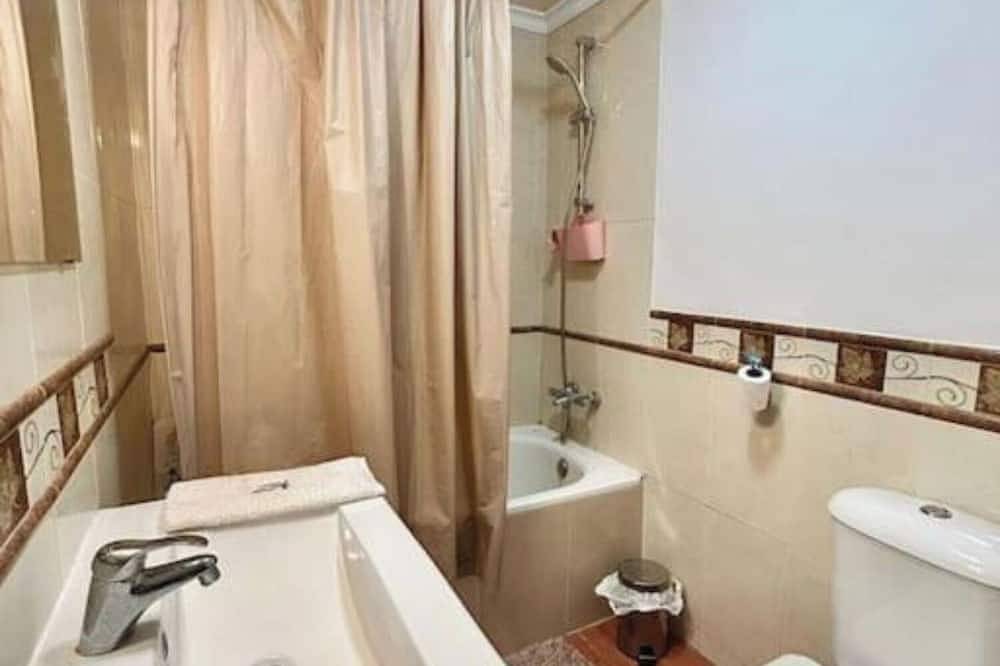 Habitacion sencilla en casa particular, con baño compartido cerca del centro in Onteniente, Provincia de Valencia