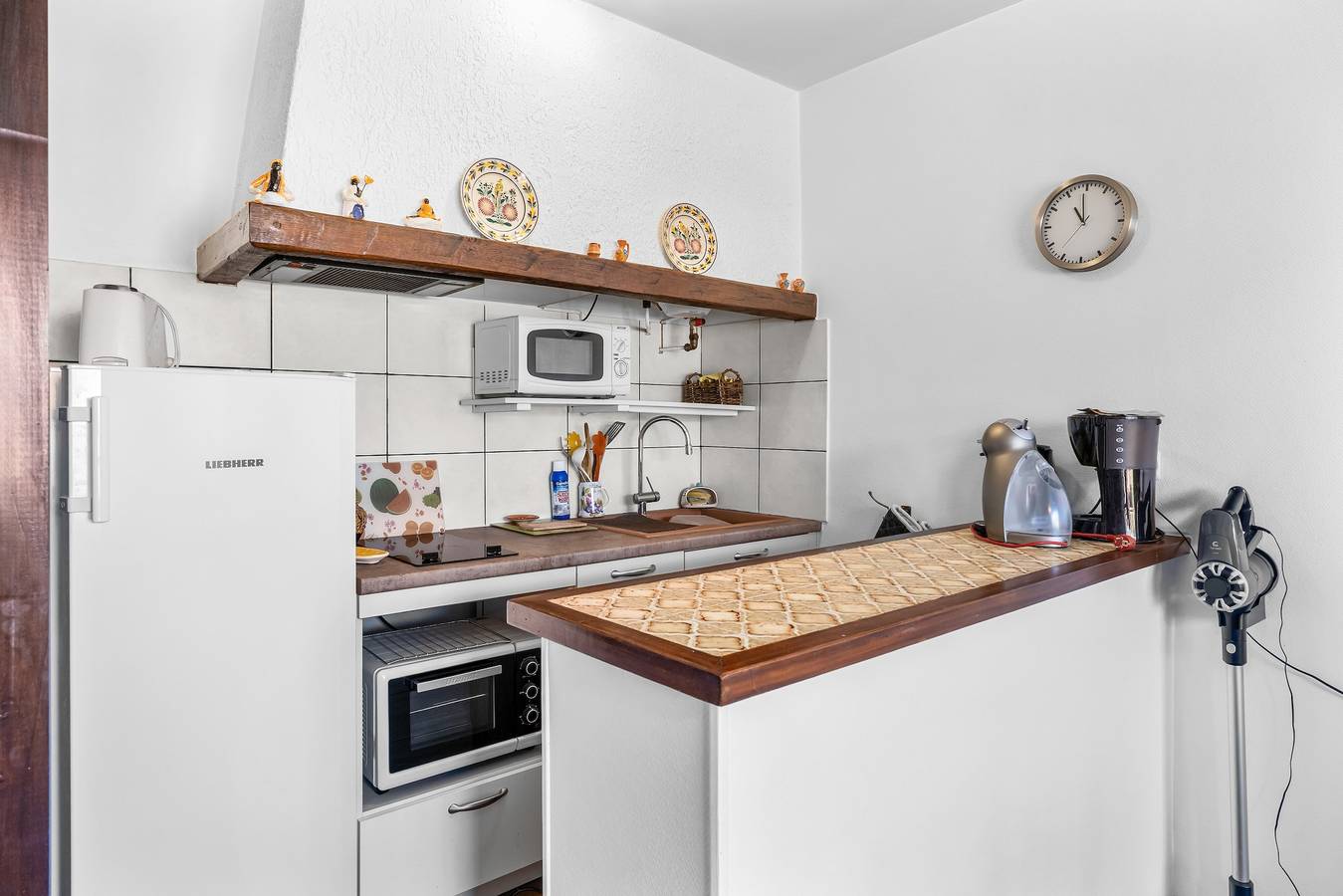 Apartamento entero, Apartamento con aire acondicionado a 100 m de la playa con terraza privada in Le Brusc, Six-Fours-les-Plages