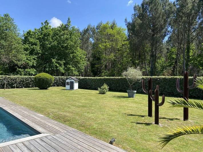 Location de vacances pour 6 personnes, avec vue ainsi que piscine et jardin à Le Temple - 4