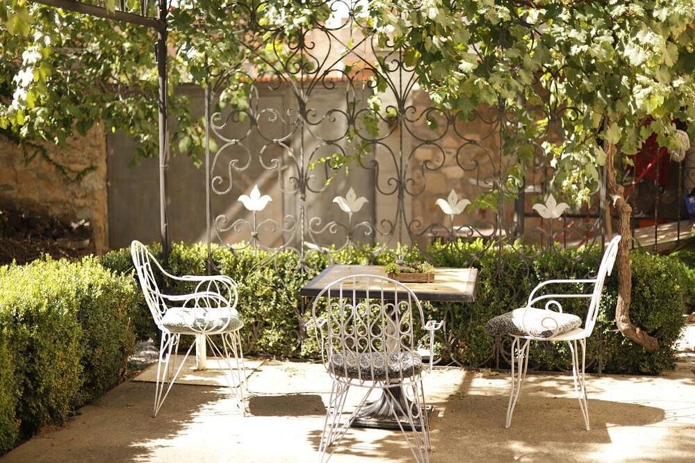 Entire apartment, Apartment in a house with garden of more than 200 years old. in Fitero, Navarra Province