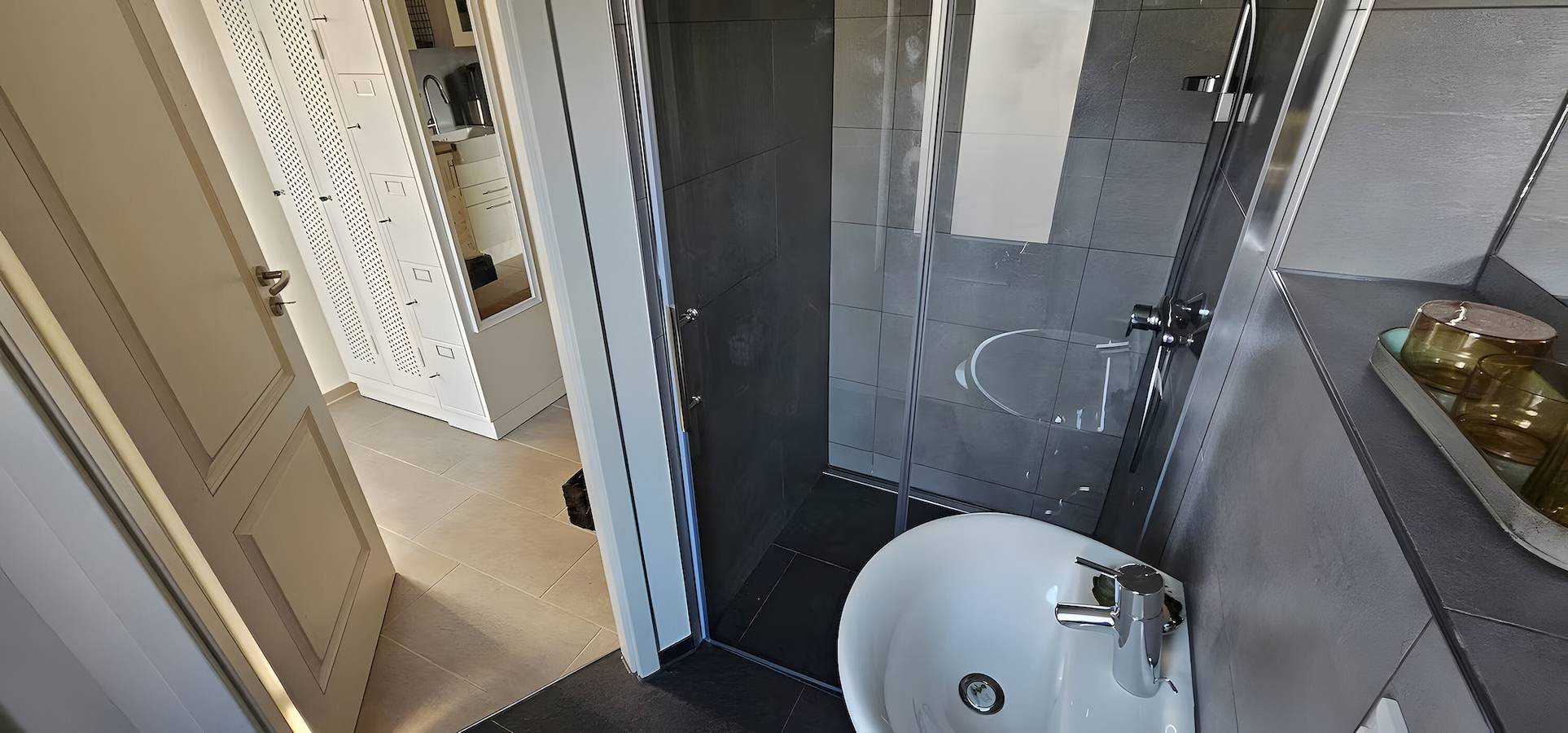 Apartamento entero, Apartamento 'Nahe Blauen Wunder 2' con terraza compartida, jardín compartido y Wi-Fi in Blasewitz, Dresde