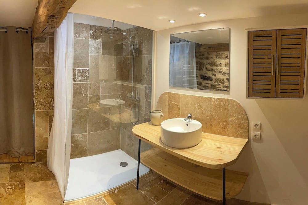 Exceptional gîte on the banks of the river Lot in Capdenac-Gare, Massif Central