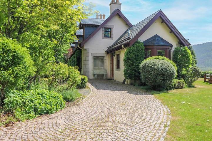Log cabin for 10 people, with garden in Braemar