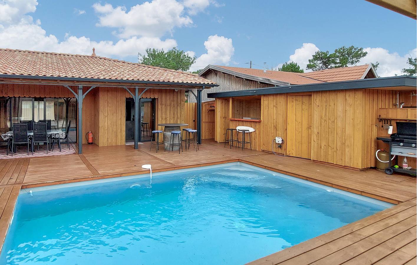 Acogedor apartamento con piscina, wifi y aparcamiento cerca de la playa y restaurantes. in Vendays-Montalivet, Parque natural regional del Médoc