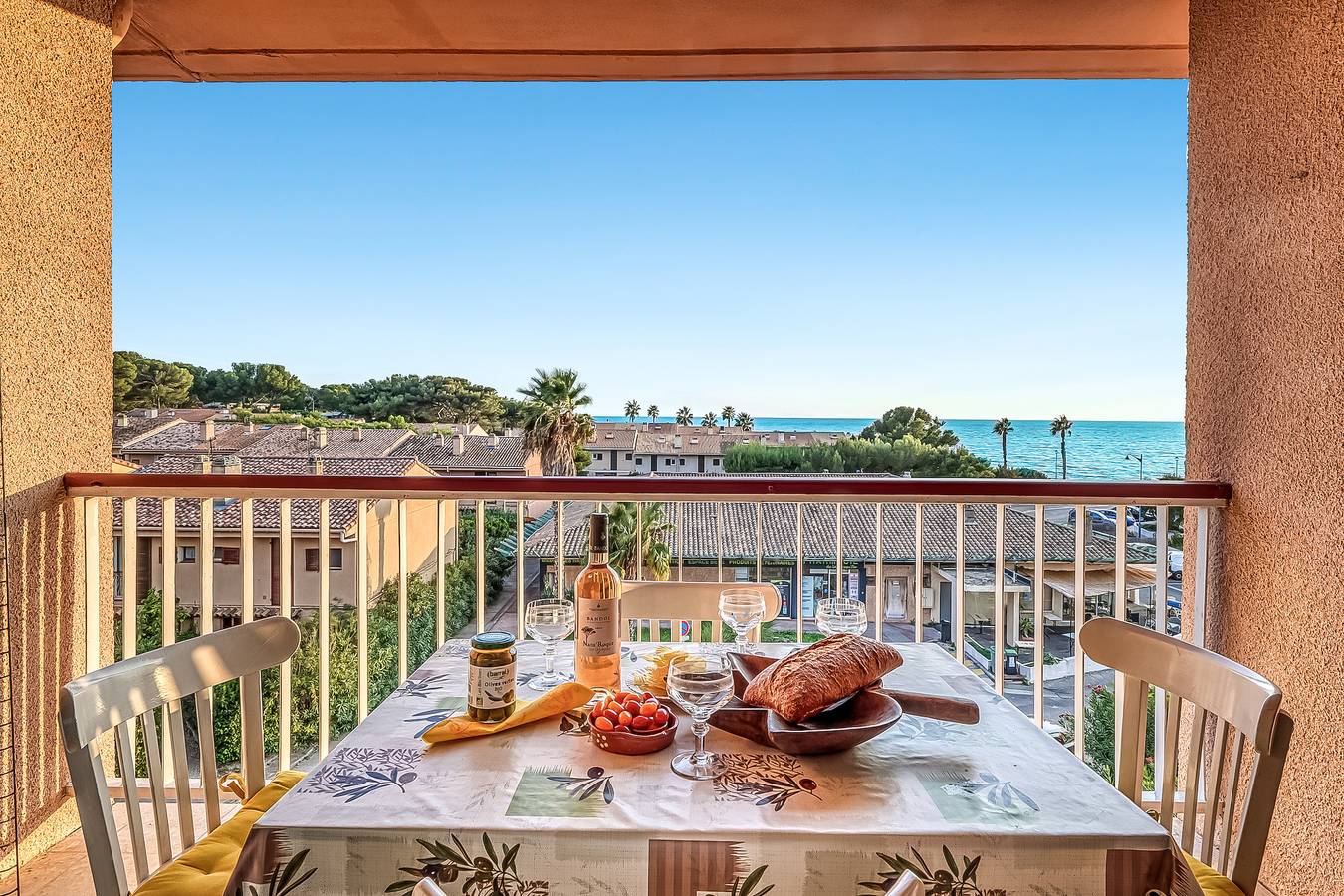 Apartamento entero, Apartamento de vacaciones para 3 personas con vistas al mar in Saint-Mandrier-sur-Mer, Costa mediterránea (Francia)