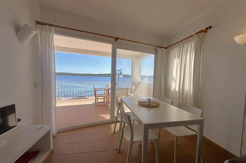Entire apartment, Spectacular views on the first line of the sea in Fornells, Es Mercadal