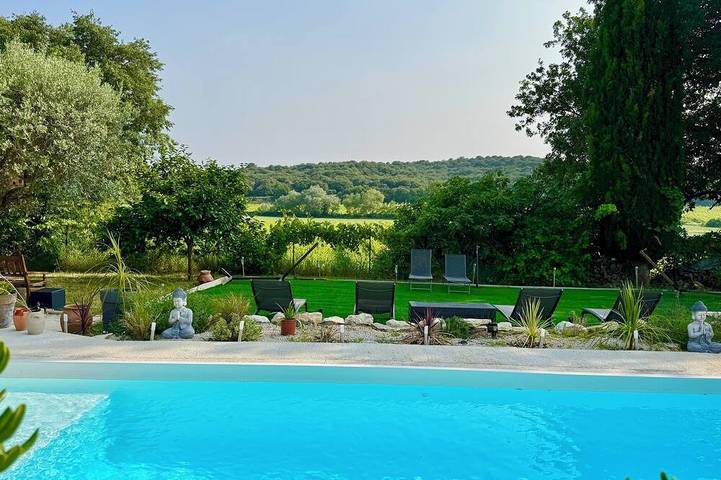 Gîte pour 4 personnes, avec piscine et jardin à La Bruguière