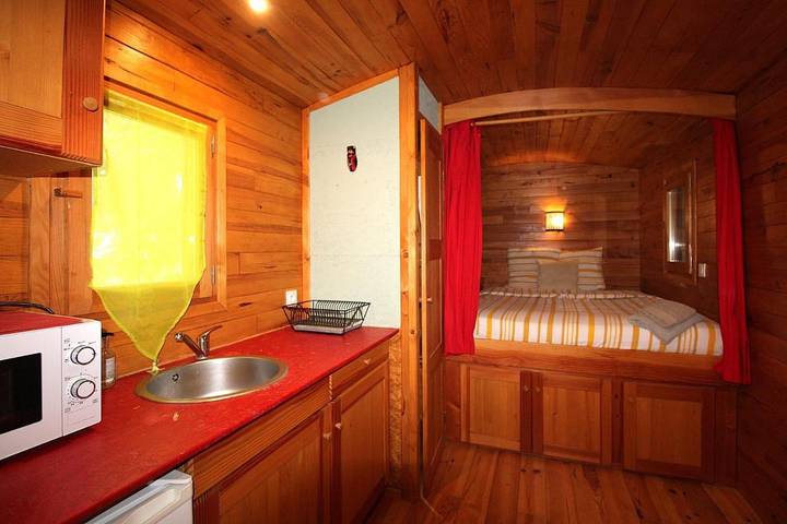 Maison d’hôte pour 2 personnes, avec piscine et terrasse ainsi que jardin et jacuzzi à Le Pin