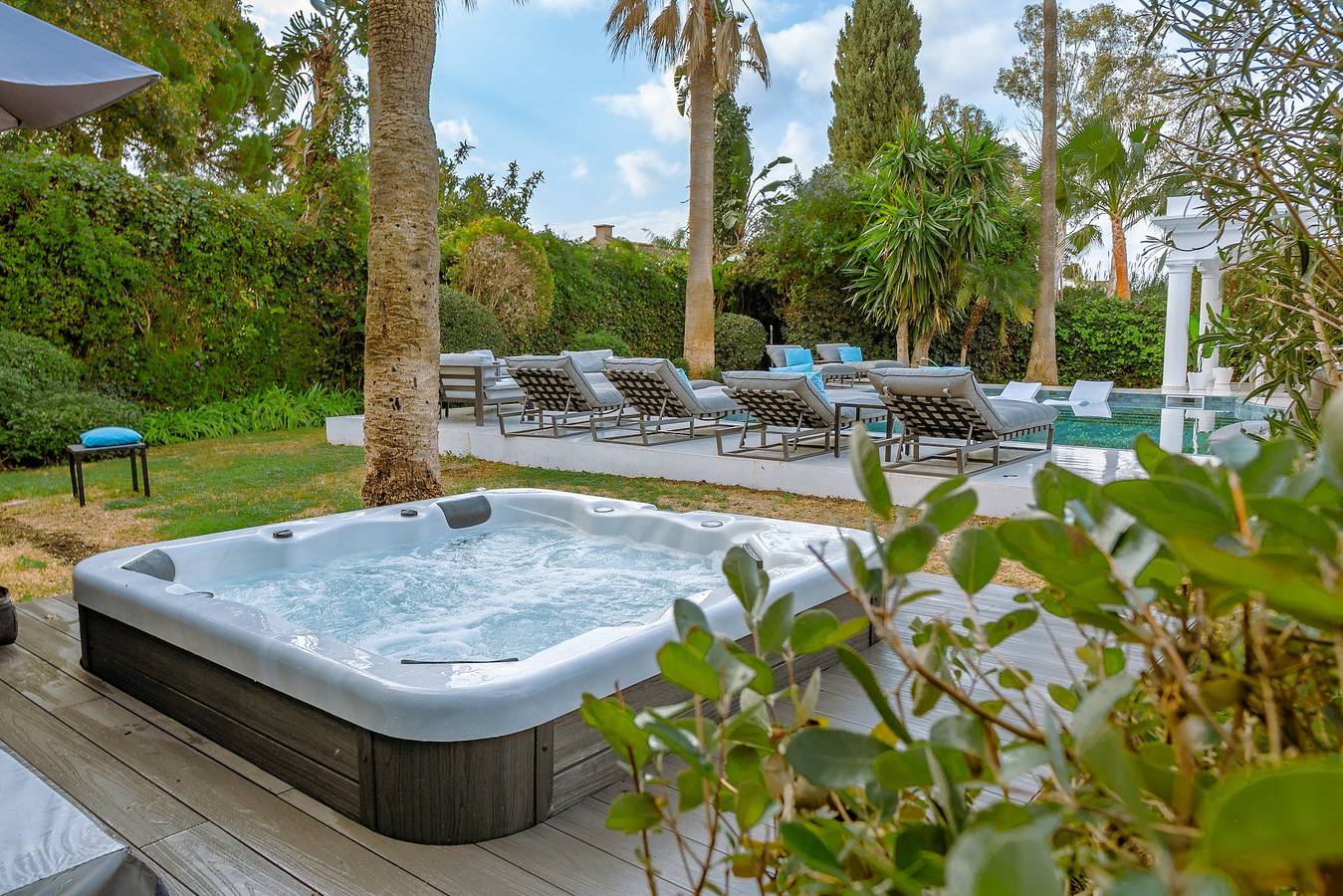 Villa 'Beach-side 5B' with Private Pool, Private Terrace and Air Conditioning in Benamara Gardens, Estepona