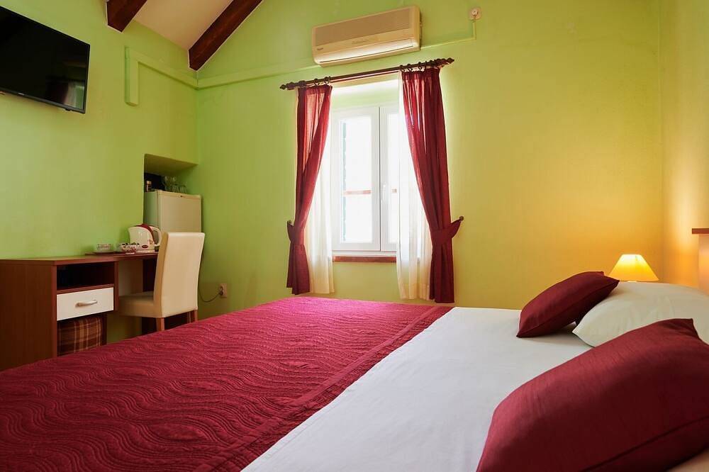 Room in Trogir with Balcony, Air condition, Wifi (4324-3) in Trogir, Split-Dalmatia