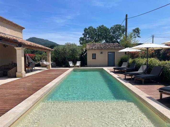 Chambre d’hôte pour 2 personnes, avec terrasse et vue ainsi que bassin pour enfant et piscine à Vacqueyras