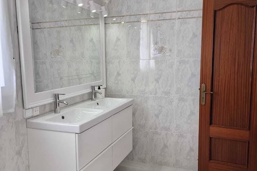 Apartamento entero, Chalet  De 5 Apartamentos Individuales in Santa Cruz de Bezana, Costa de Cantabria