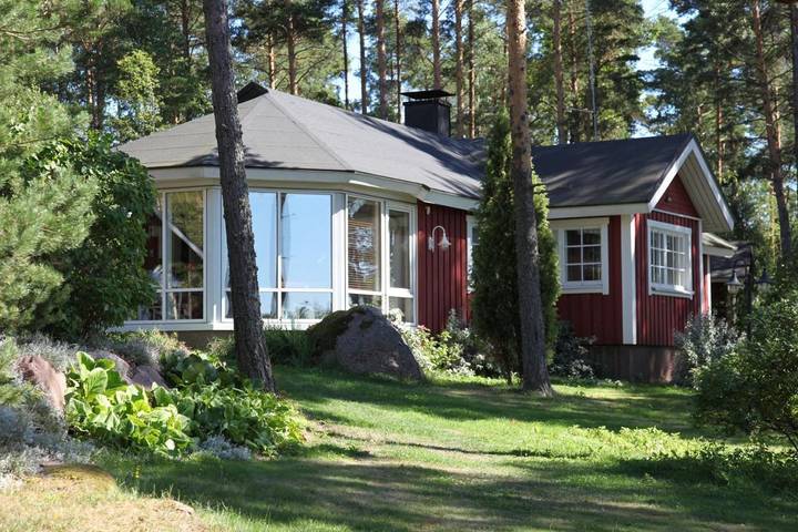 Ferienhaus für 10 Personen, mit Whirlpool und Sauna sowie Garten in Südfinnland