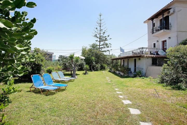 Apartment for 5 people, with balcony and garden in Planos