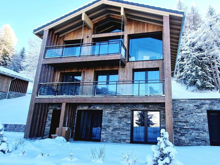Chalet pour 10 personnes, avec balcon ainsi que sauna et jacuzzi
