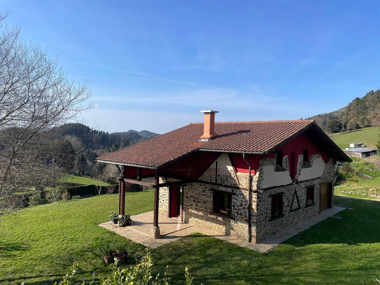 Chalet « Txatonea » avec vue sur la montagne, terrasse privée et Wi-Fi in Nabarniz, Réserve de biosphère d'Urdaibai