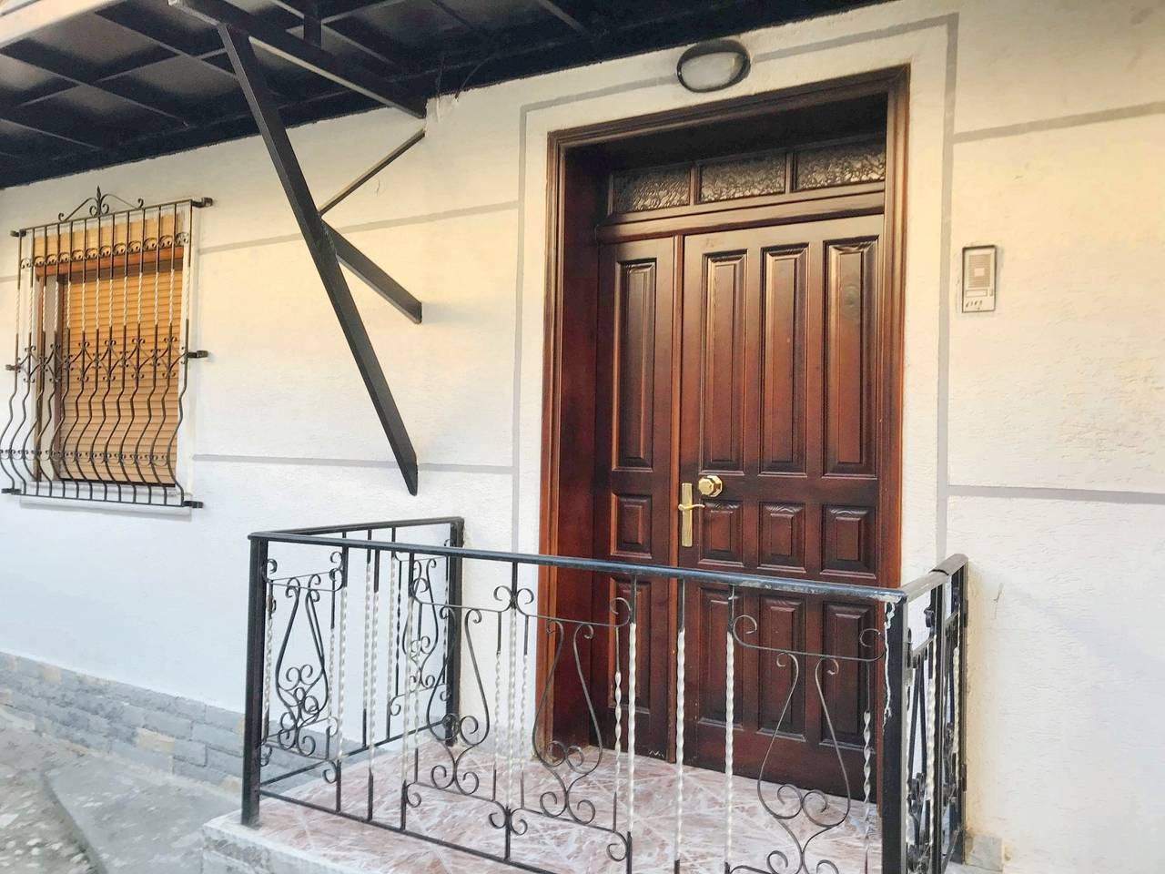 Geräumiges Haus in Berat mit sicherem Parkplatz. in Albanien