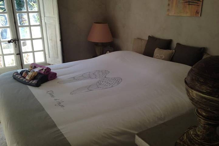 Gîte pour 2 personnes, avec jacuzzi et piscine ainsi que jardin et sauna à Trets - 2