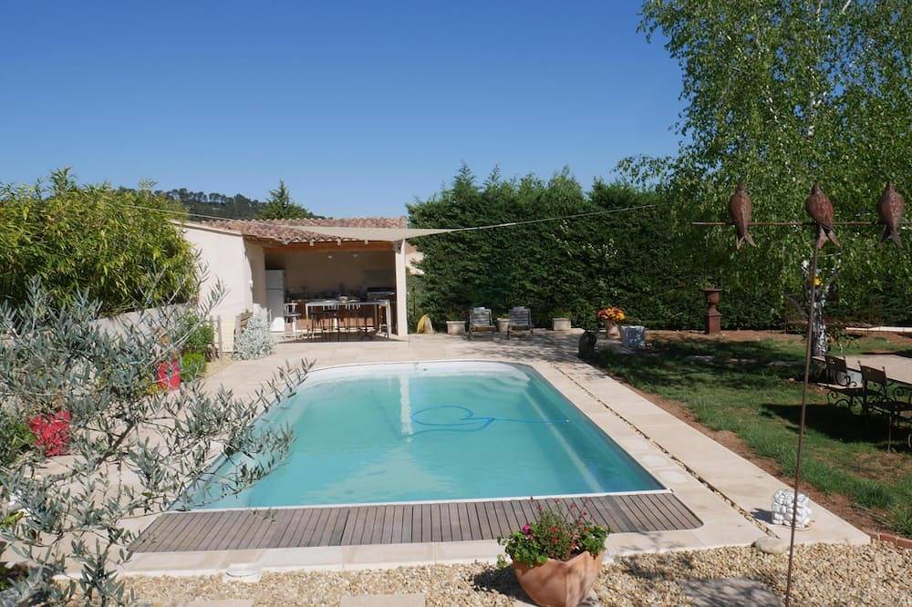 Near Aix en Pce Comfortable air-conditioned villa with private heated pool. in Fuveau, Aix-en-Provence region