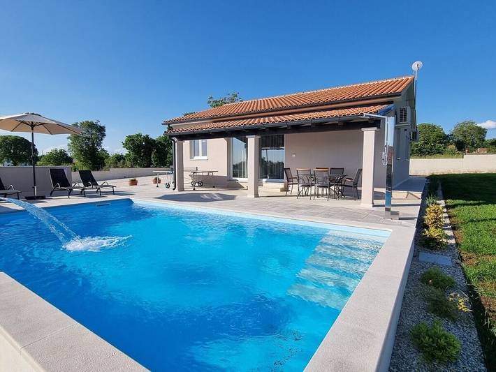 Ferienhaus für 6 Personen, mit Pool und Terrasse in Sveti Petar u Šumi