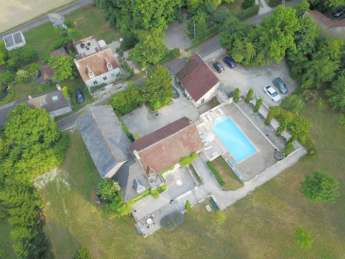 Chambre d’hôte pour 3 personnes, avec jardin et sauna ainsi que vue et piscine dans Yonne - 4