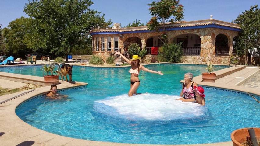 Apartamento para 3 personas, con Terraza además de Jardín y Piscina en Albacete