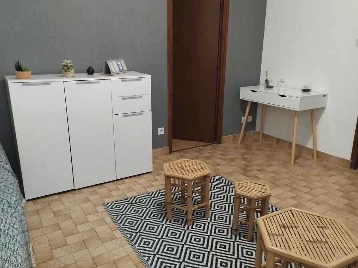 Appartement entier, One-Bedroom Apartment in Diou, Allier