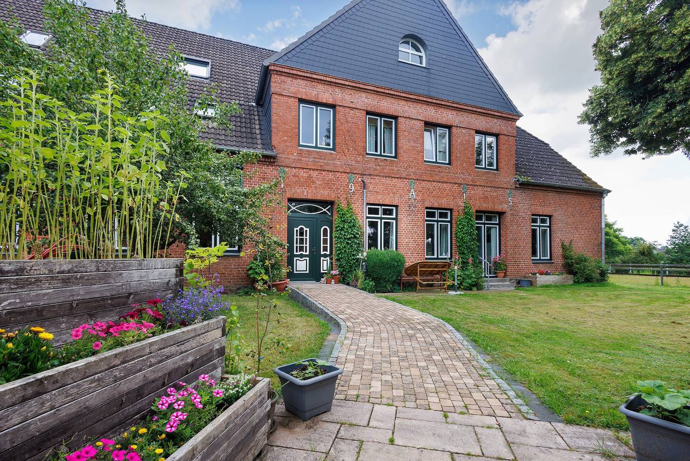 Ganze Wohnung, Ferienwohnung 'Reit- Und Ferienhof Alte Dorfschule' mit Terrasse und Wi-Fi in Holstenniendorf, Kreis Steinburg