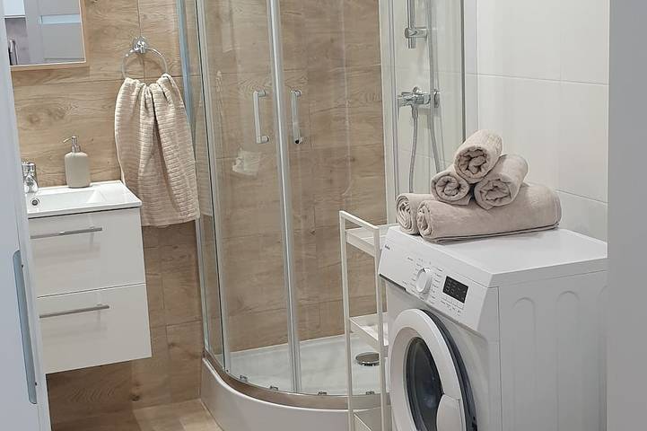 Ganze Wohnung, Apartment for 4 people with garage, Wifi and air conditioning in Breslau, Niederschlesien