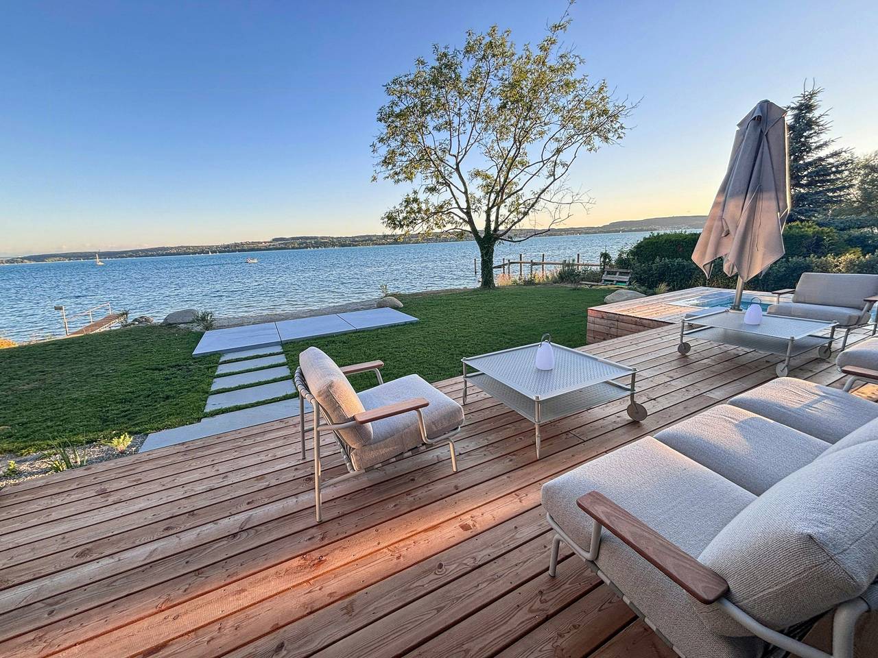 Villa mit Privatstrand am Bodensee bei Überlingen in Strandbad Nußdorf, Überlingen