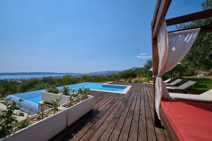 Villa für 10 Personen, mit Garten und Pool in Kaštela