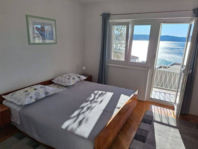 Cijeli apartman, Ferienwohnung in Omiš mit Meerblick, Balkon, Klimaanlage, W-Lan (161-4) in Omiš (Dalmacija), Omis