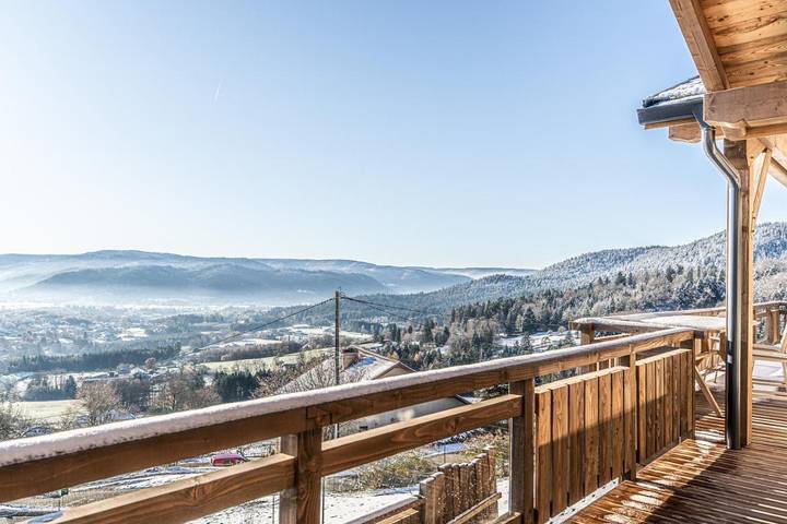 Chalet pour 2 personnes, avec jardin et jacuzzi ainsi que piscine et sauna